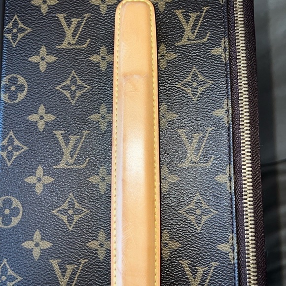 Louis Vuitton Monogram Travel Bag TRADE for backpack - Picture 5 of 13